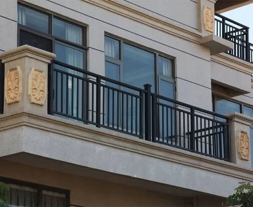 Balcony fence