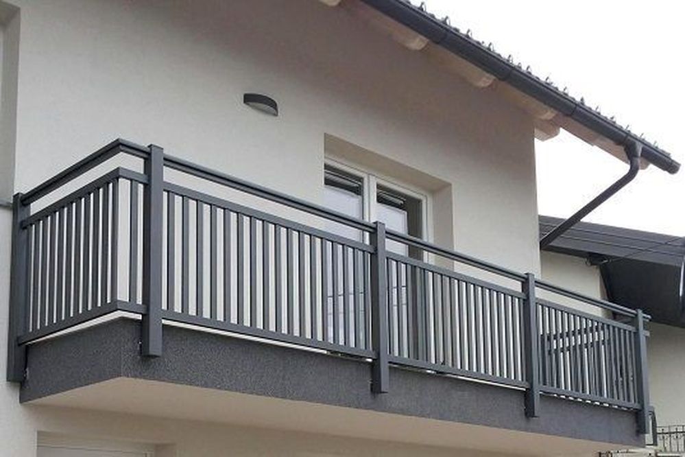 Balcony fence