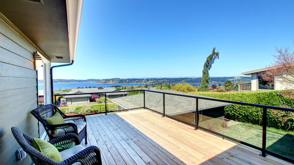 Balcony fence