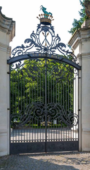 European-style gate