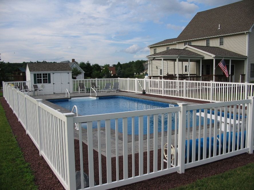 Swimming pool fence